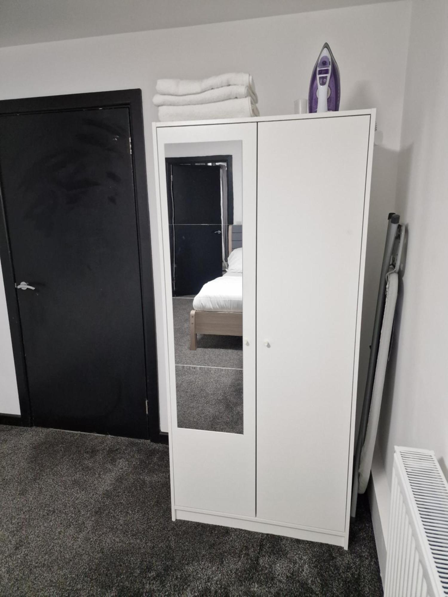 Ckb Flat- Comfort, Cosy, And Secure! * Codsall